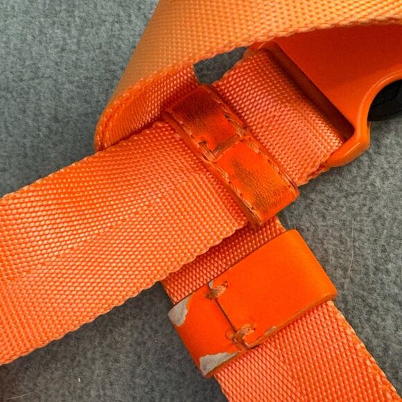 Caraa Bag Sport Neon Sling BeltBag Coral Orange - Picture 7 of 9